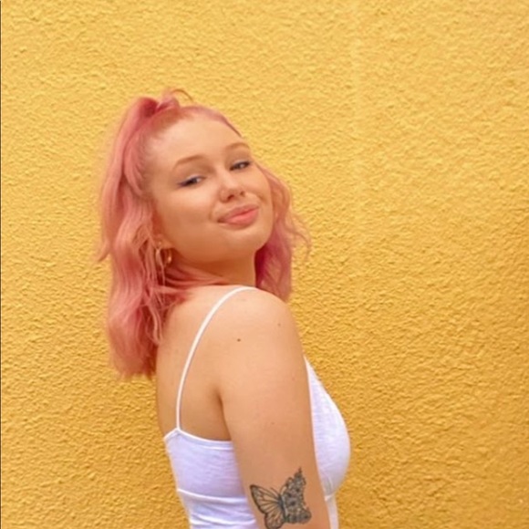 Meet your Posher, Elodie - Picture 1 of 1